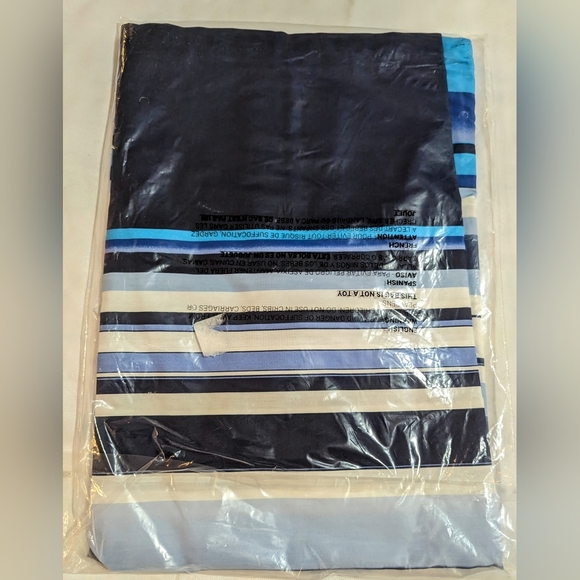 Set of three women's scrub tops. Size XL. Butter-soft brand. - Picture 3 of 13